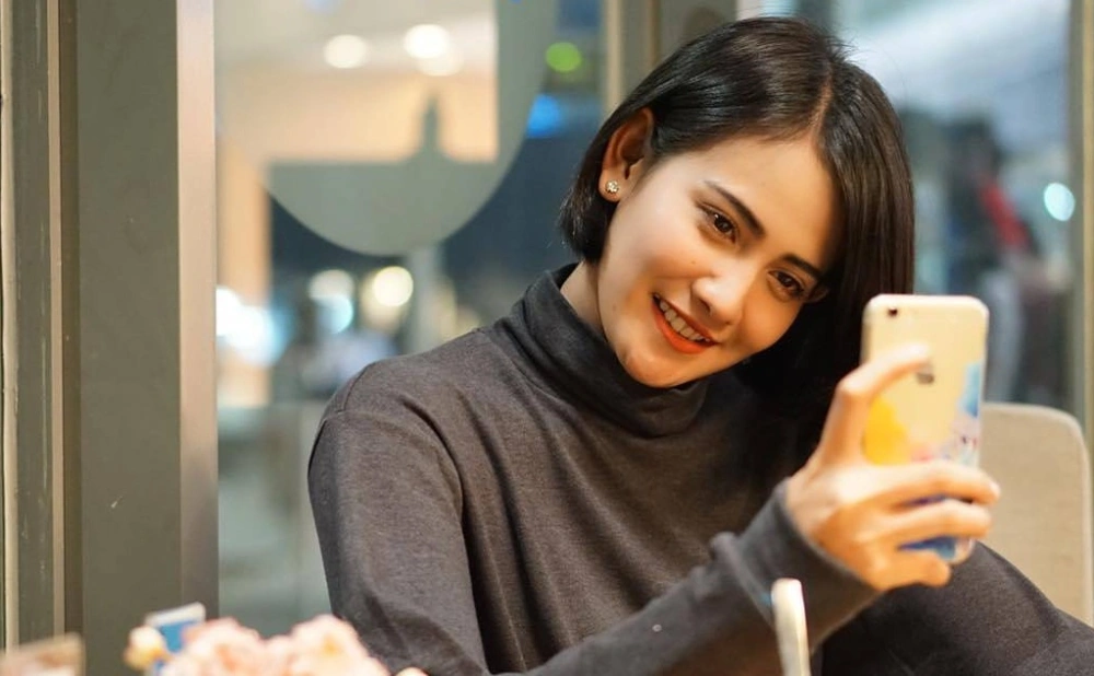 Sinta Rosma Yenti pernah bekerja sebagai pramugari. [Instagram]